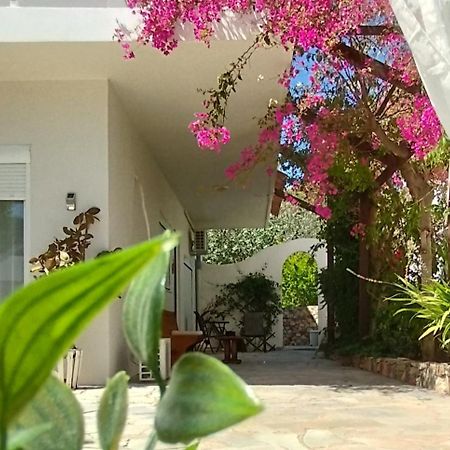 Marilen Apartment Livadia  Bagian luar foto